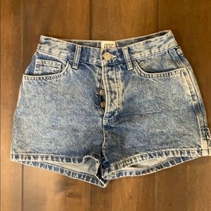 Urban Outfitter’s BBG Carpenter short
